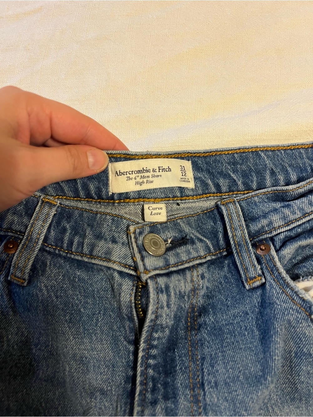 Abercrombie & Fitch Curve Love 4” High Rise Mom Shorts Size 12 - Picture 3 of 5